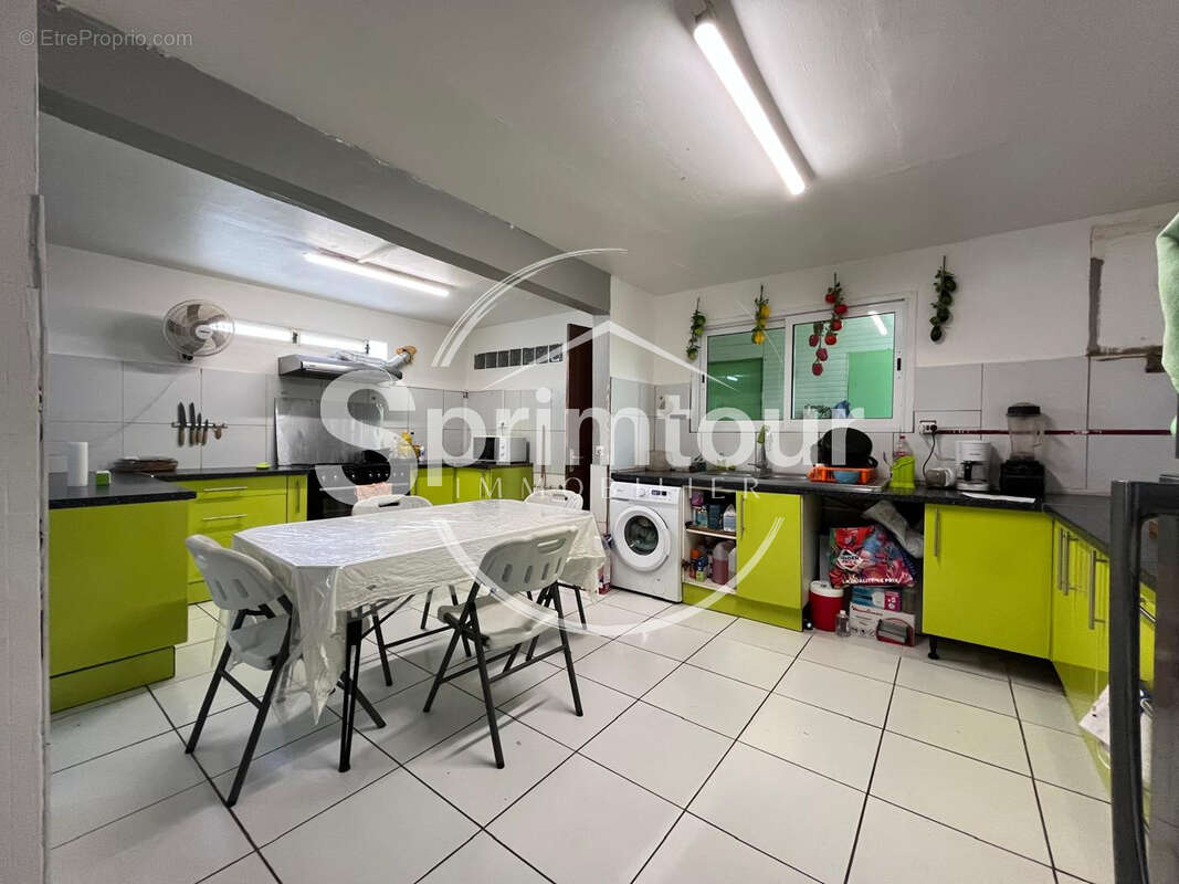 BASSE-TERRE - Maison familiale T 5 avec studio indépendant - photo 6
