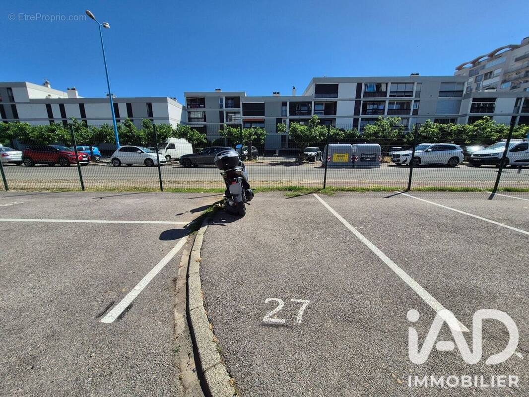 Photo 1 - Parking à SAINT-CYPRIEN