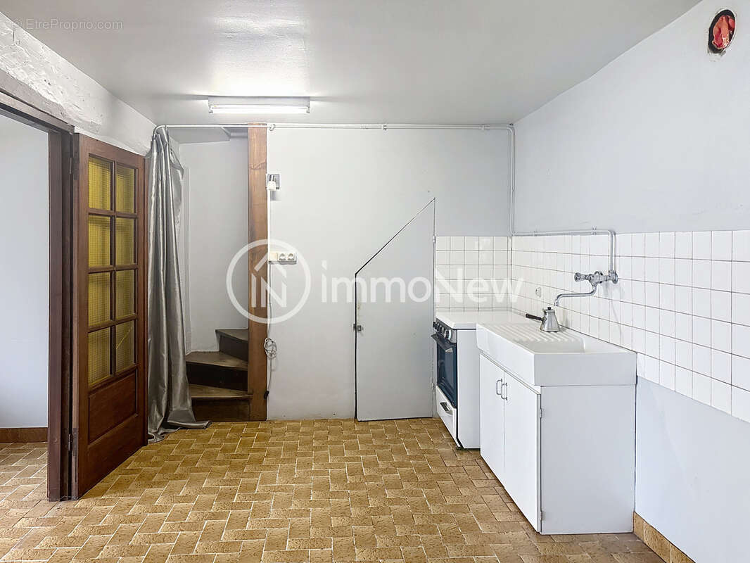 Maison de bourg 67 m2 a renover sur terrain de 332 m2 - photo 3