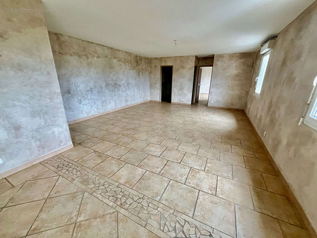 Appartement à L'ISLE-SUR-LA-SORGUE