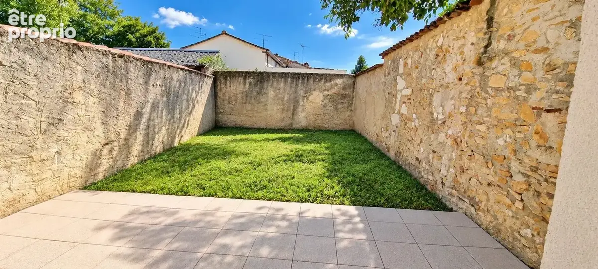 Exclusivite  : centre ville maison de ville avec terrasse et jardin ; - photo 3