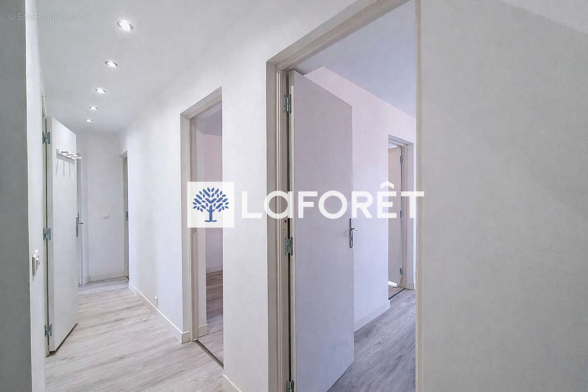 Maison à JOUY-LE-CHATEL