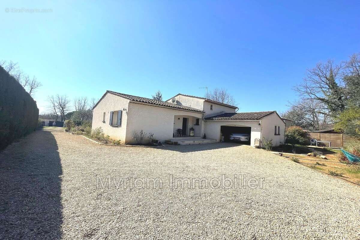 Maison à SAINT-CEZAIRE-SUR-SIAGNE