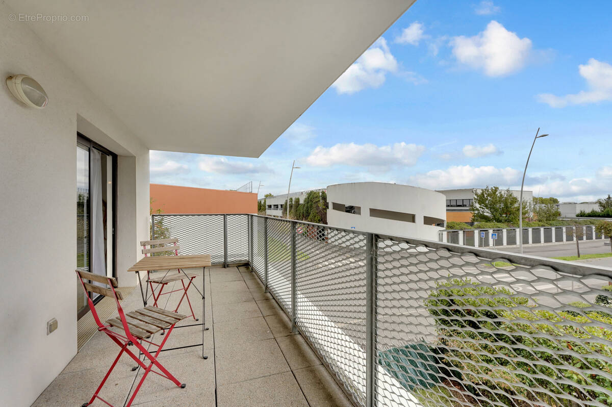 Appartement à BEAUZELLE