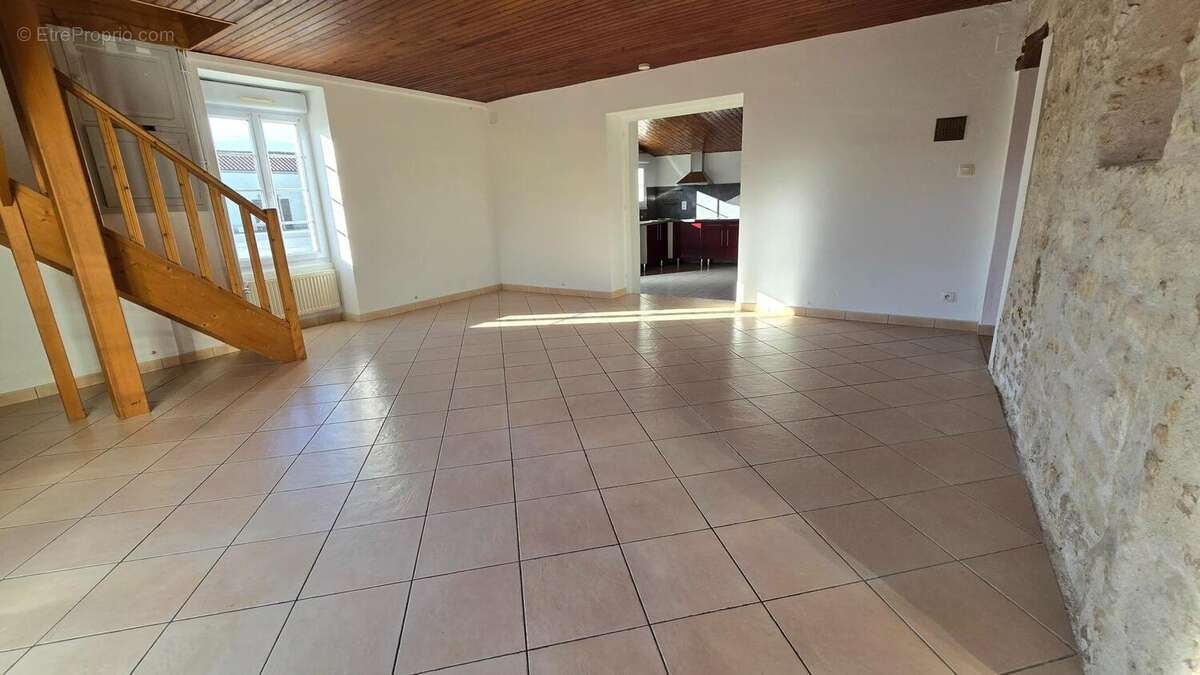 Photo 3 - Maison à SAINTE-GEMME-LA-PLAINE