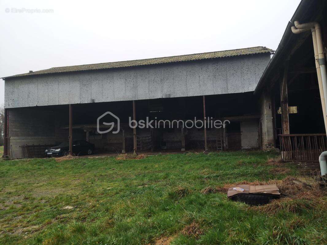 Maison à LAUNOIS-SUR-VENCE