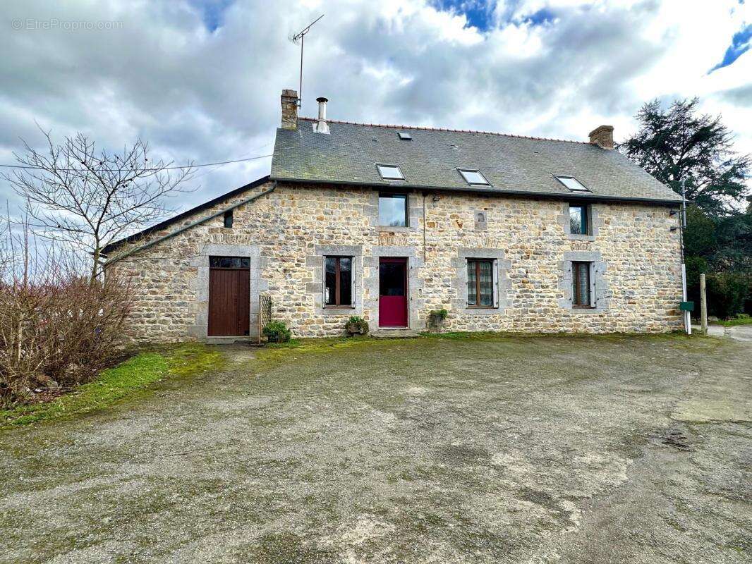 Maison à COMBOURTILLE