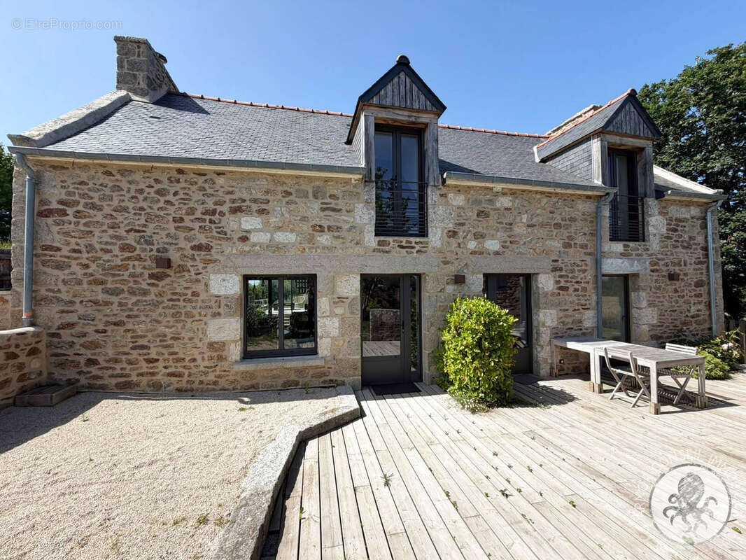 Maison à SAINT-JACUT-DE-LA-MER