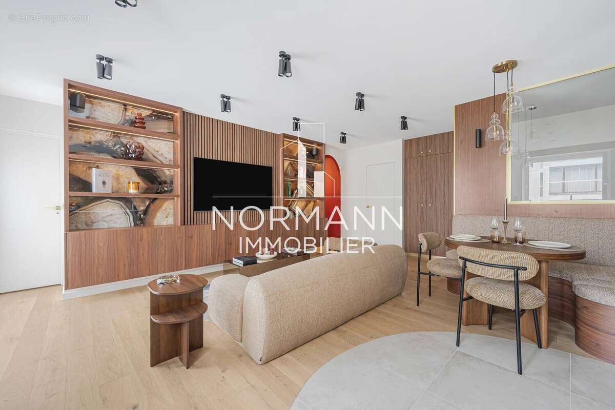 Appartement à PARIS-16E