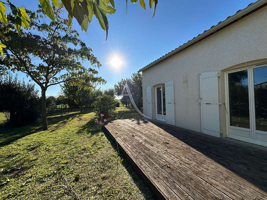Maison à SAINT-PORCHAIRE