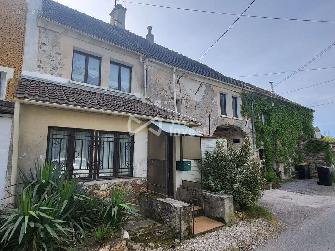 Maison à SAINT-CYR-SUR-MORIN