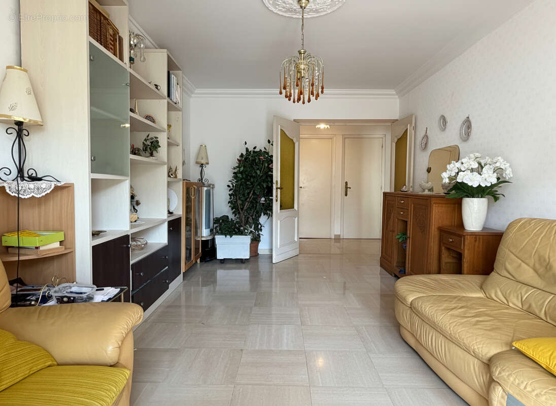 Nice Californie/Magnan :  4 pièces de 85m²  à deux pas de la mer, en étage élevé, double extérieur, cave - photo 3