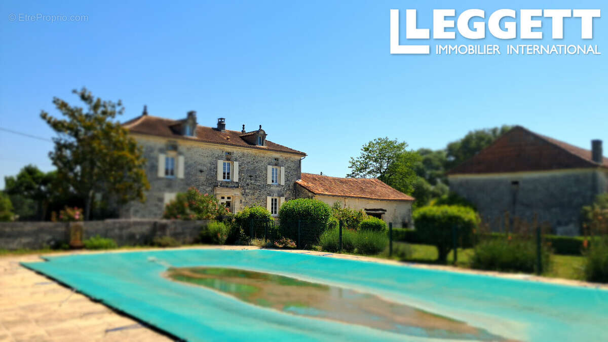 Maison à LA TOUR-BLANCHE