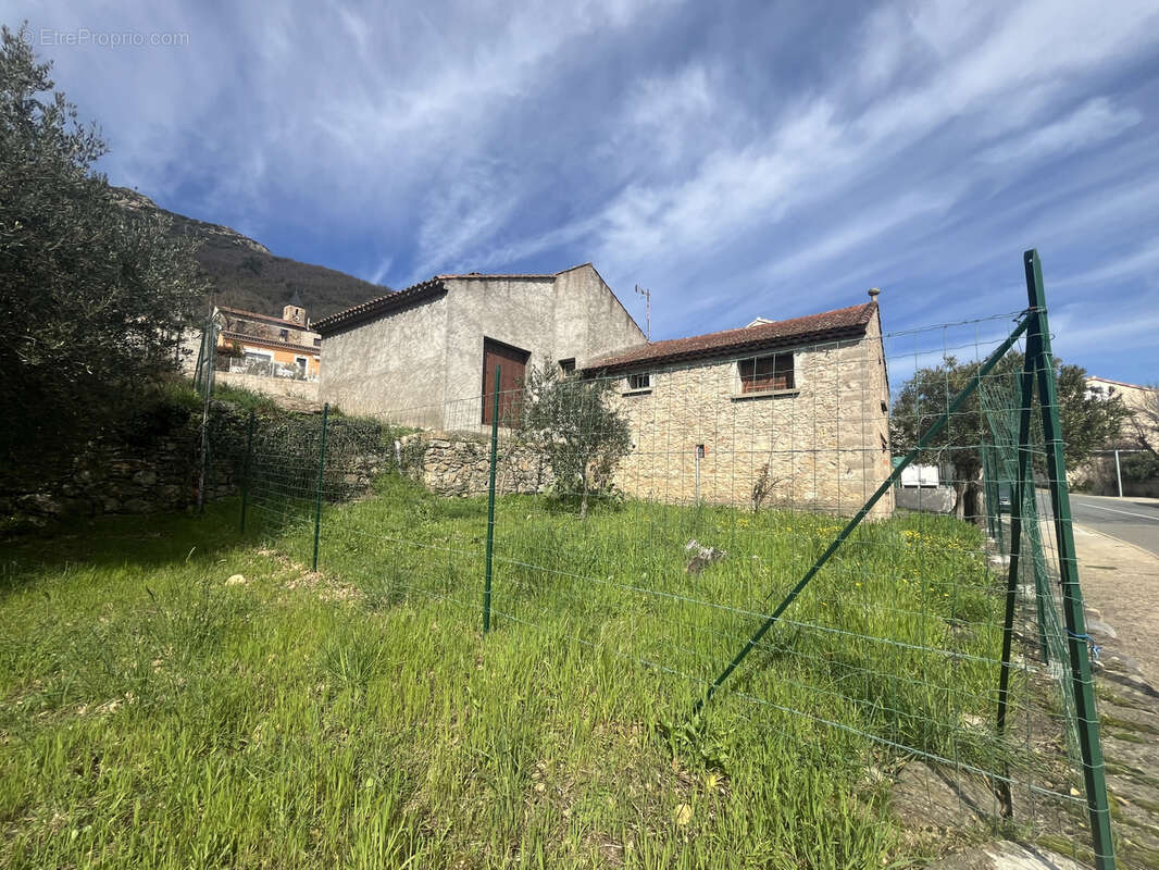 Maison à COLOMBIERES-SUR-ORB