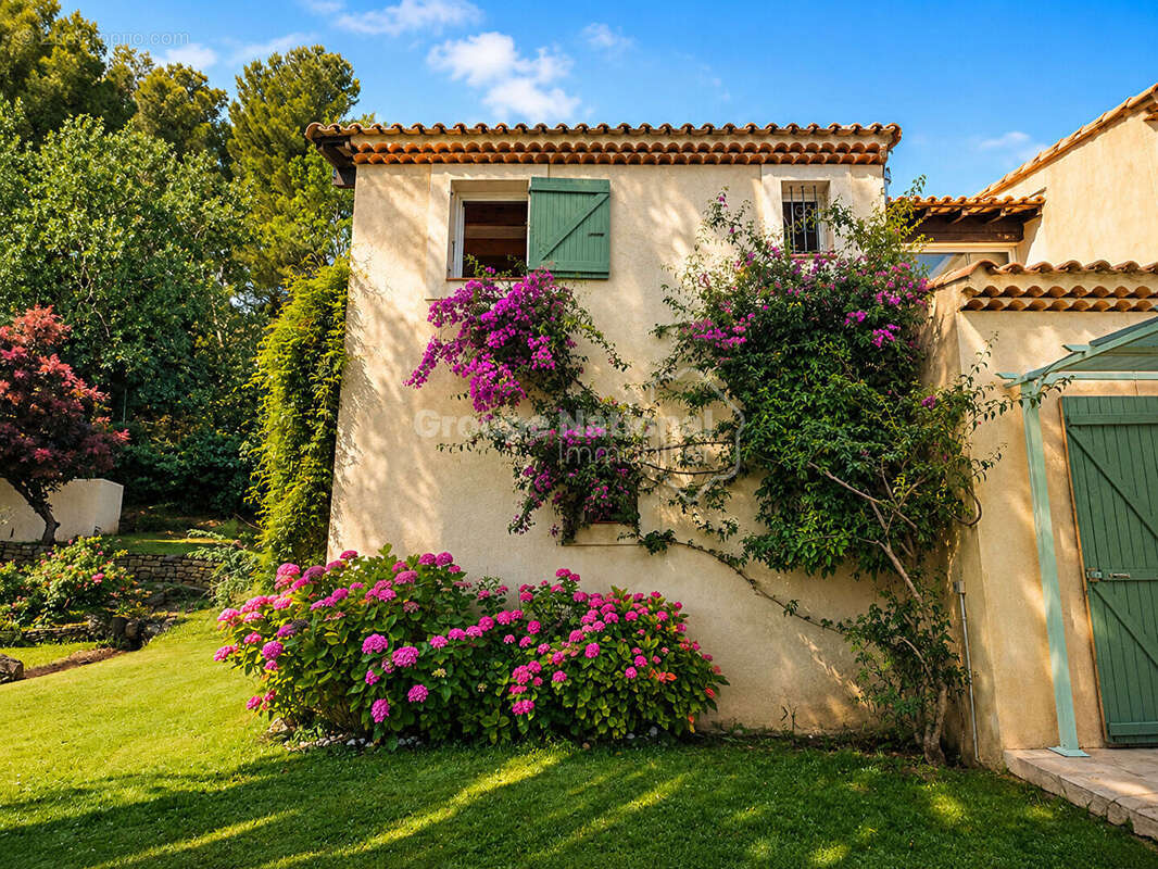 Maison à SAINT-MITRE-LES-REMPARTS