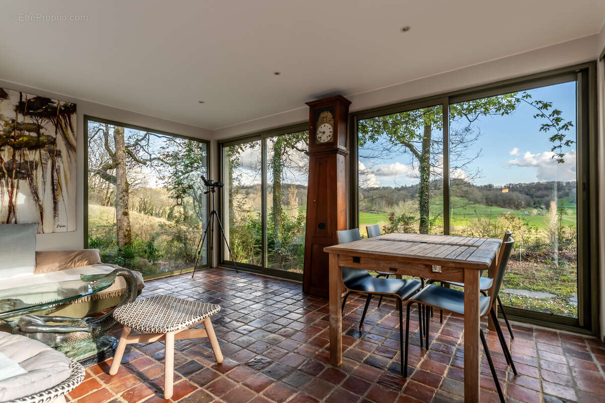 Maison de campagne avec annexe, piscine, dépendances et terrain - photo 17