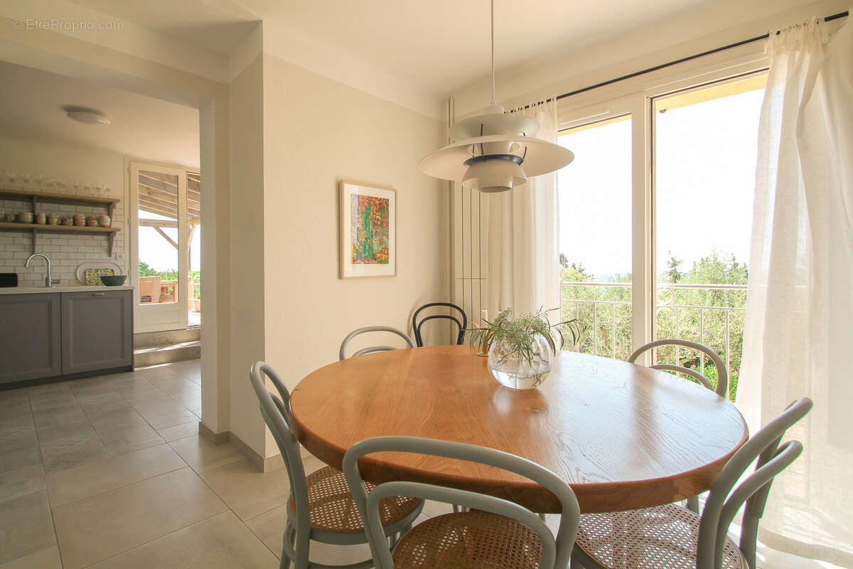 Maison à TOURRETTES