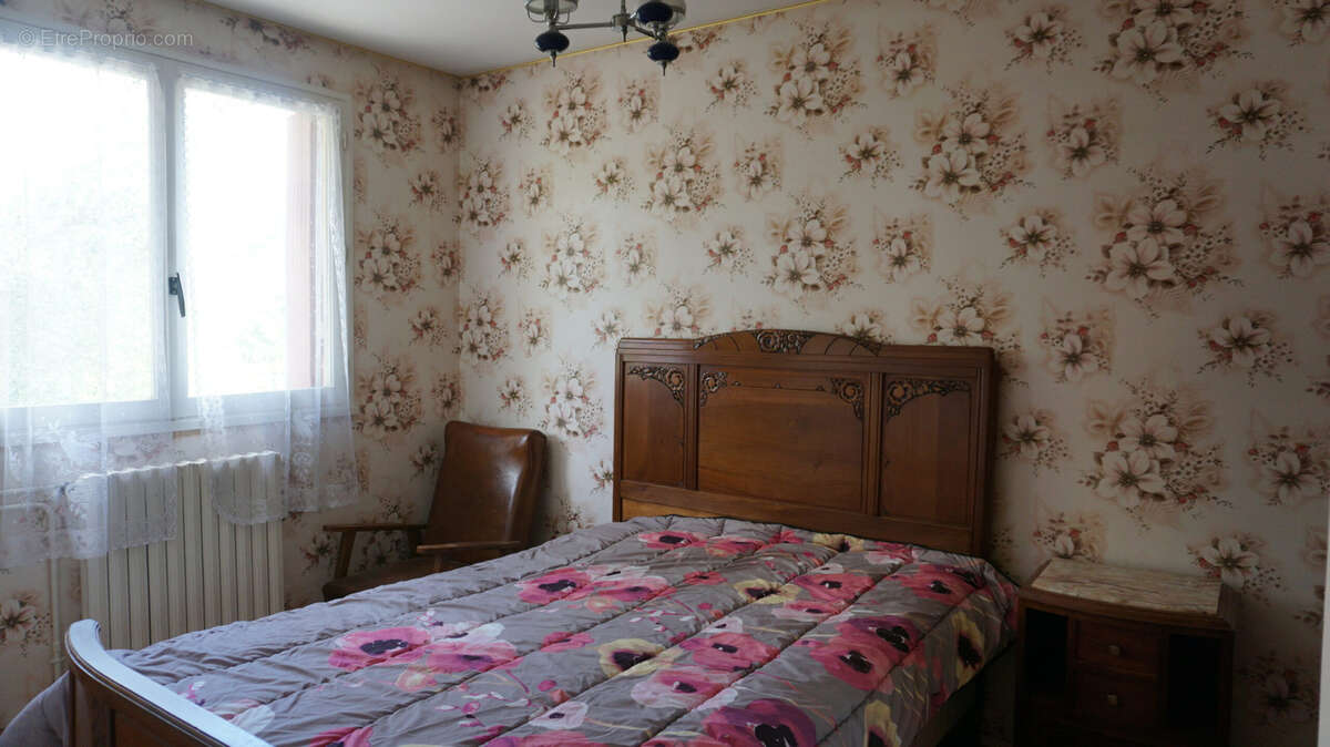 Maison à CASTELNAU-MONTRATIER