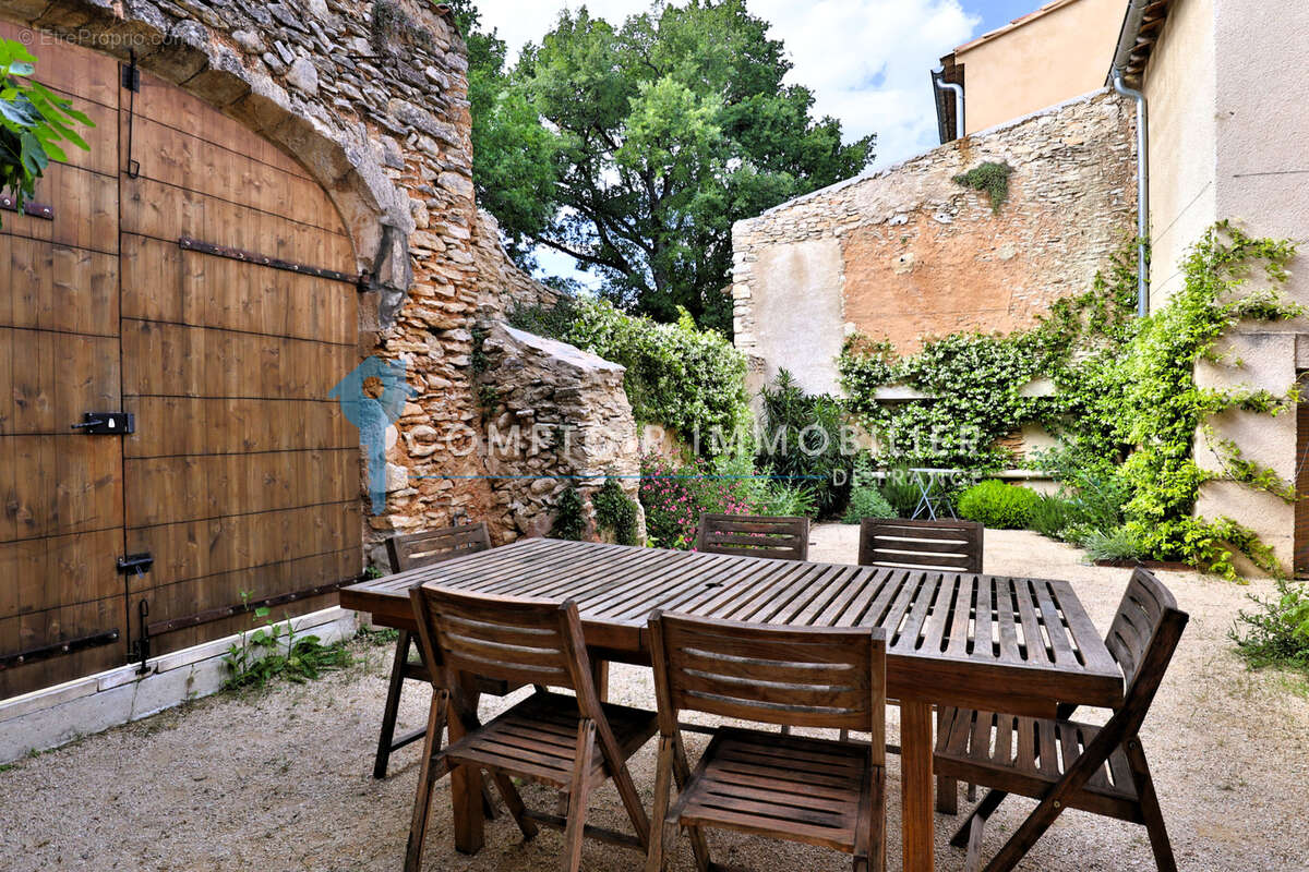 Maison à SAINT-SATURNIN-LES-APT