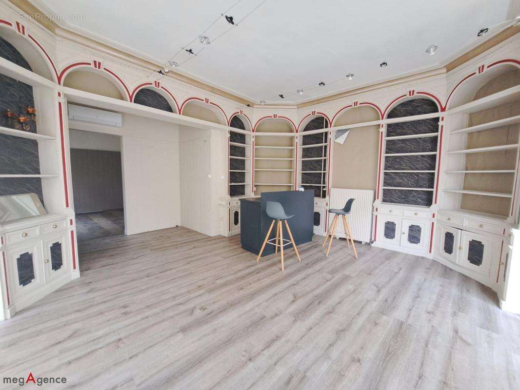 Immeuble 265m² compsé de 4 lots avec jardin - photo 2