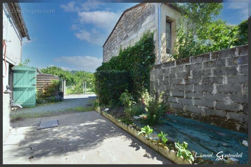 Maison à PORT-SAINTE-FOY-ET-PONCHAPT