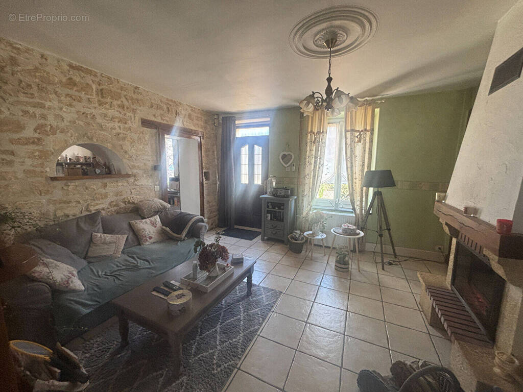 Maison à MONTIERCHAUME