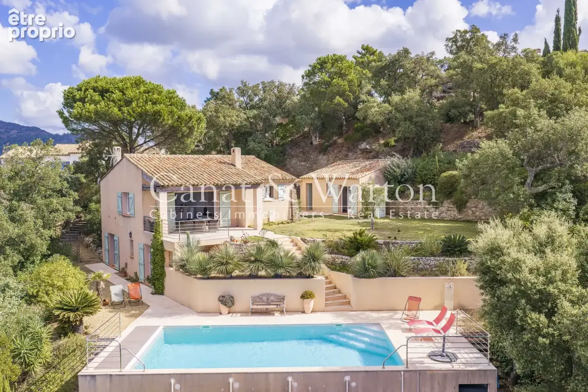 Au rayol: villa avec piscine offrant une vue mer panoramique - photo 13