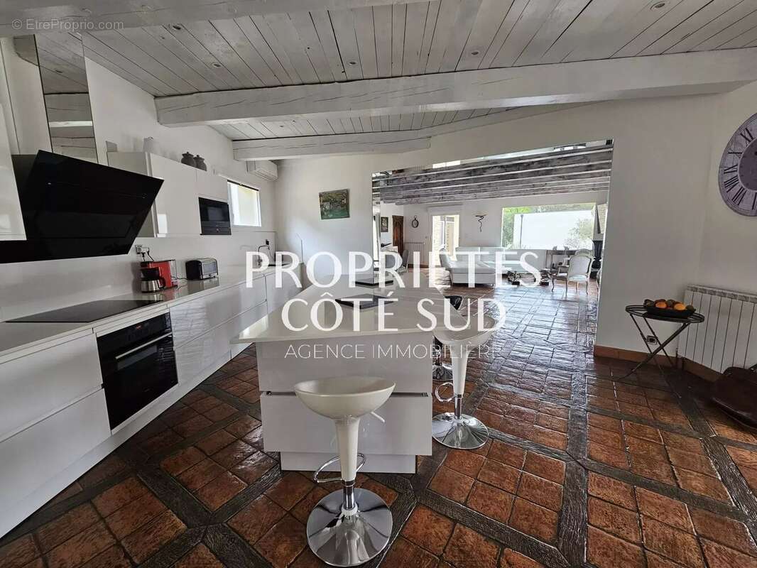 Maison à SAINT-LAURENT-DES-ARBRES