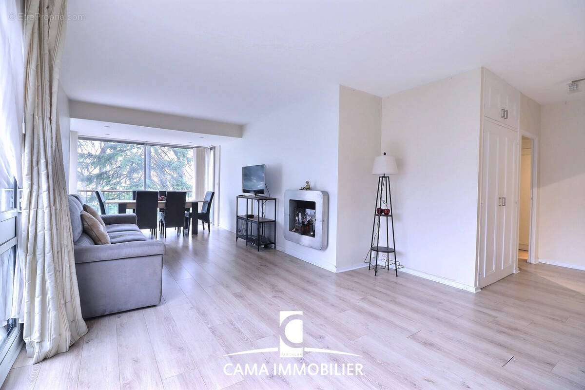 Appartement à FONTENAY-LE-FLEURY