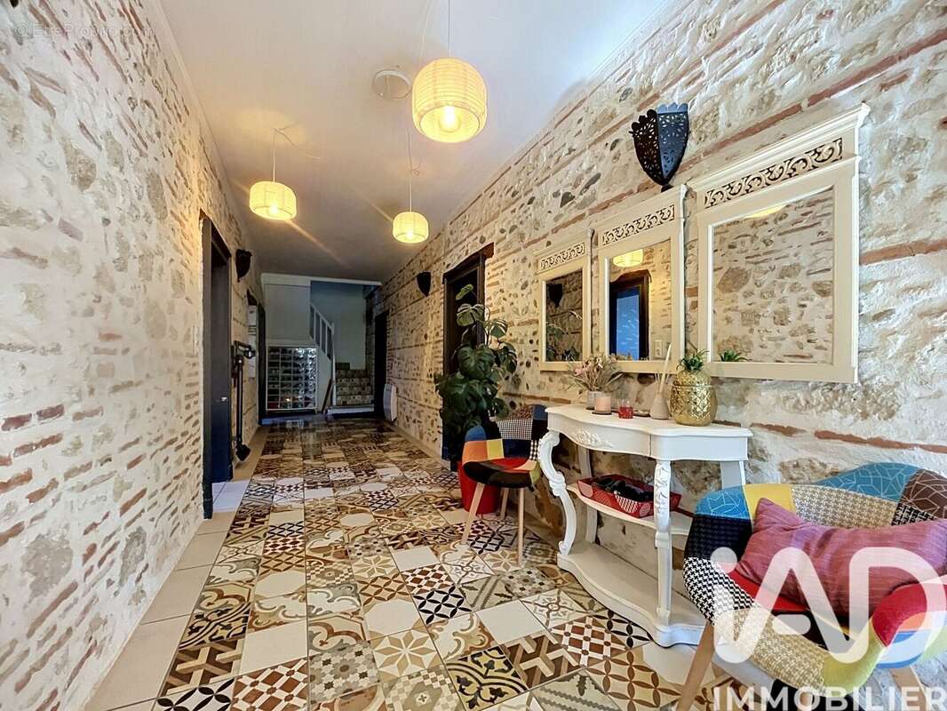 Maison 270 m² à Lafox  - photo 2