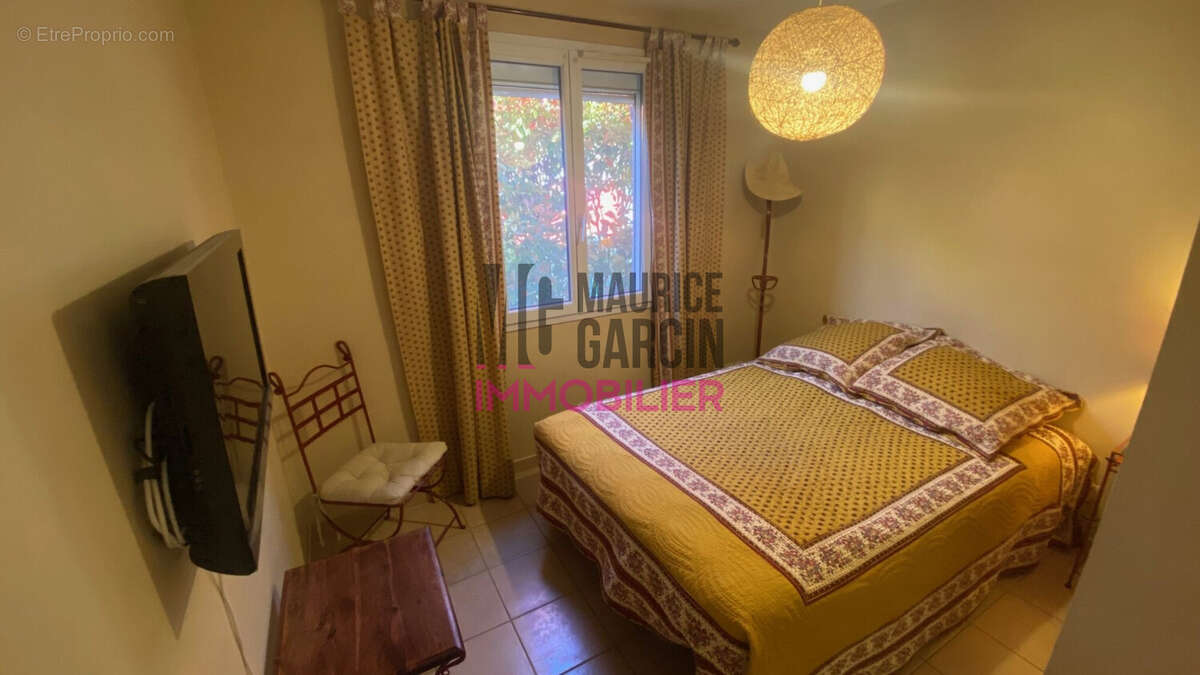 Maison à ENTRAIGUES-SUR-LA-SORGUE