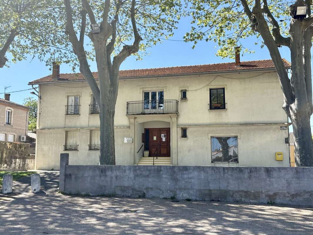 Commerce à CAZILHAC