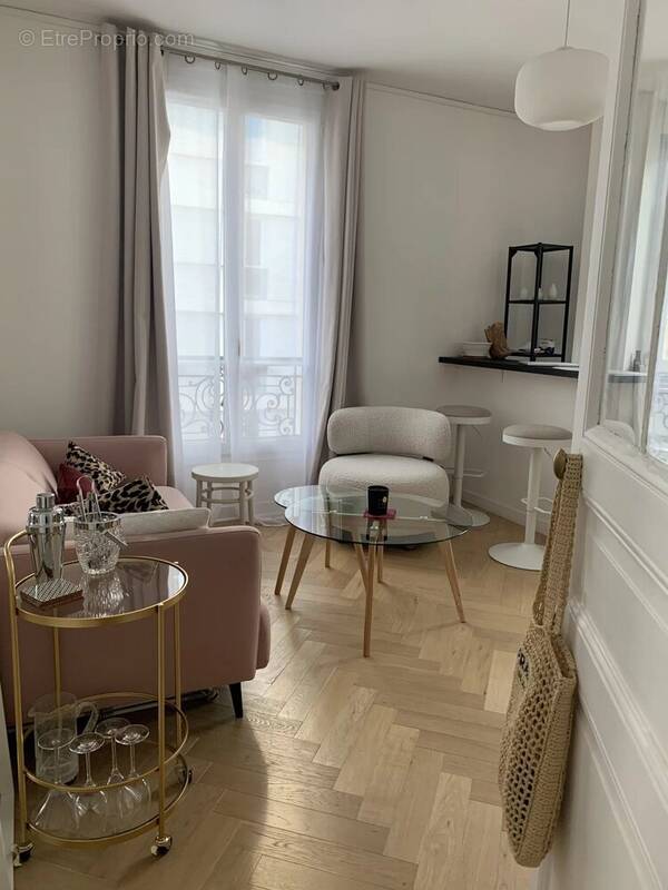 Appartement à PARIS-17E