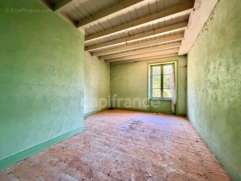 Maison en pierre mitoyenne, 142 m2, 235 m2 de terrain, entièrement à rénover, caves - photo 6