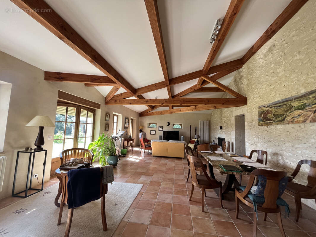 Maison à MAUVEZIN