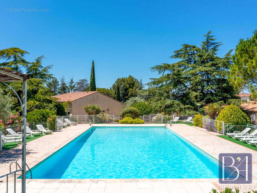 Maison à LA ROQUE-SUR-PERNES