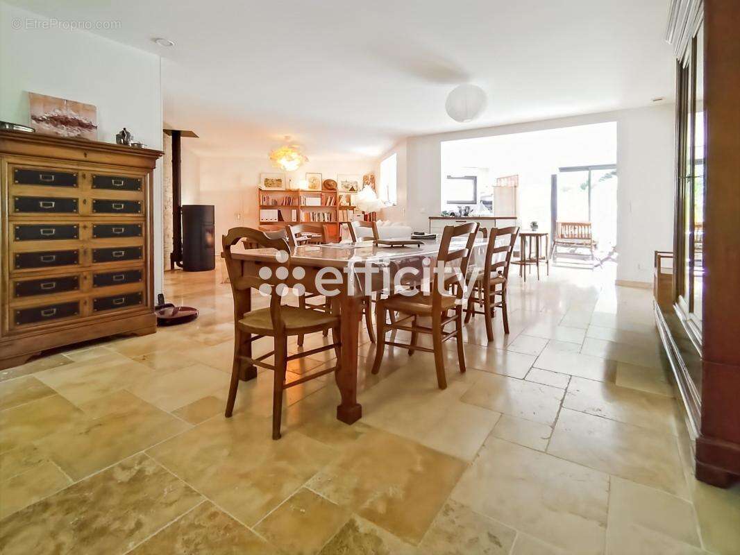 Maison 133 m² à Gemozac  - photo 7