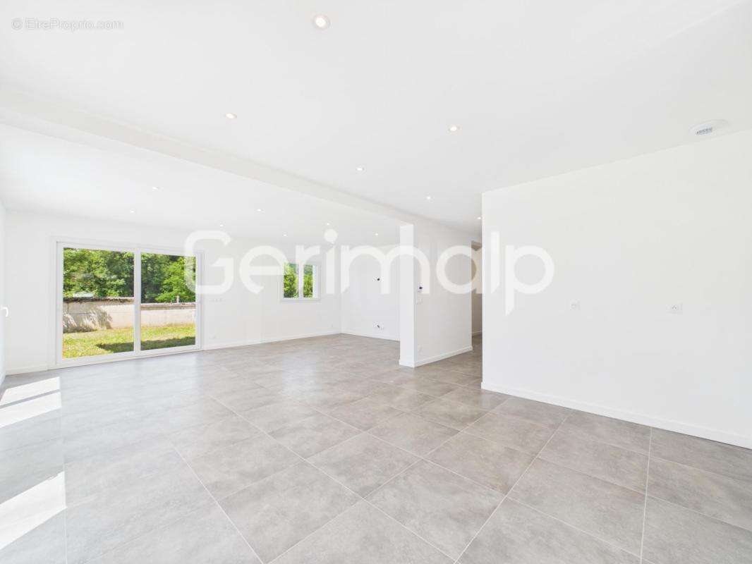 Vente - Maison - 5 pièces + cuisine - 130 m² - 535 000 € - - photo 16