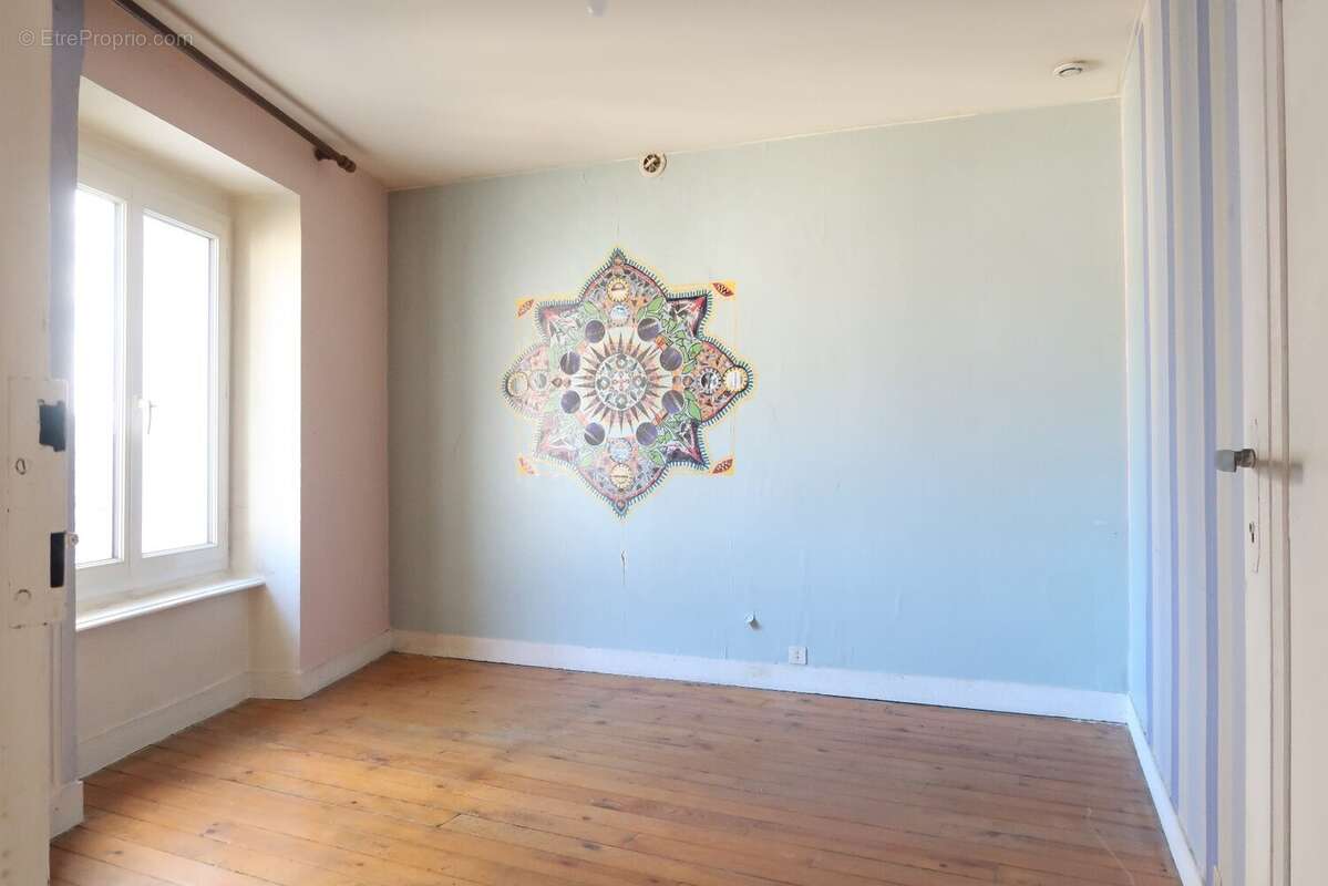 Maison à SAINT-ROMAIN-LACHALM