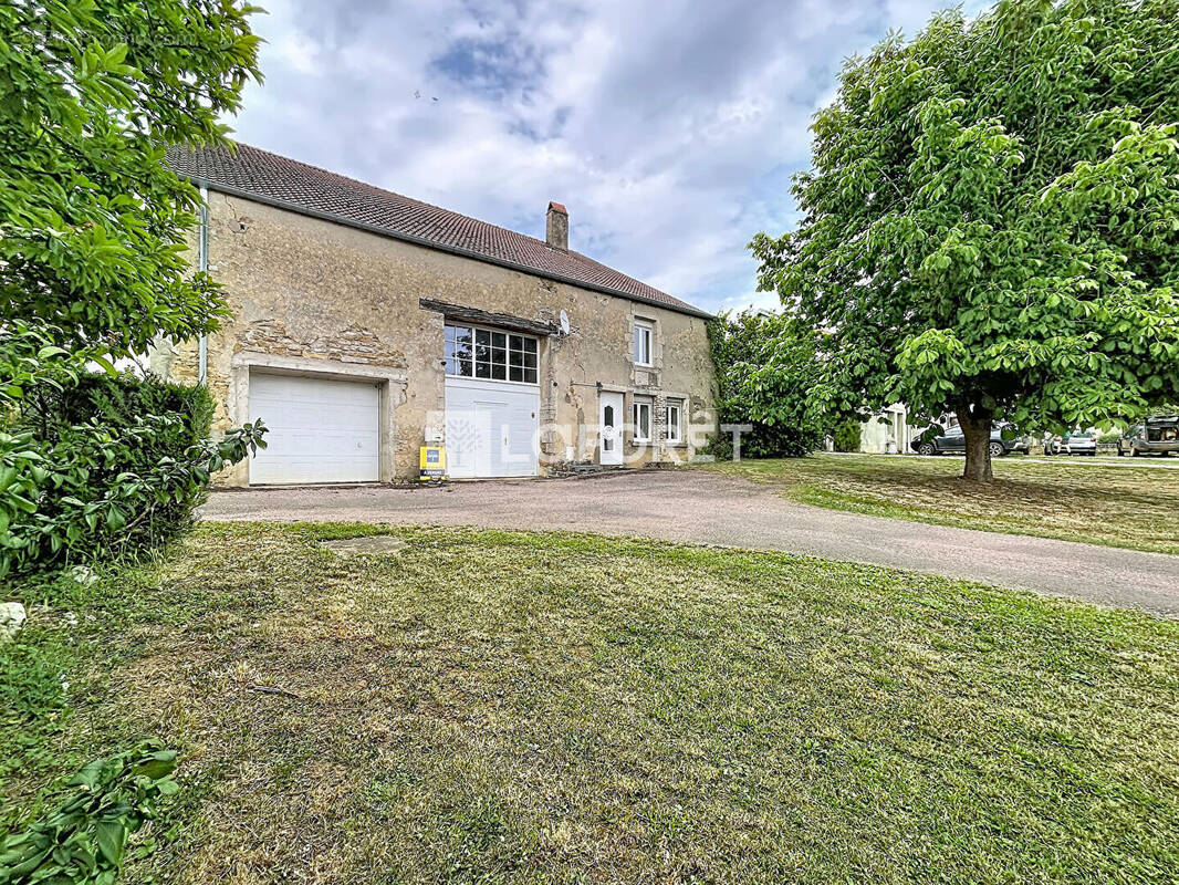 Maison à DAMPIERRE