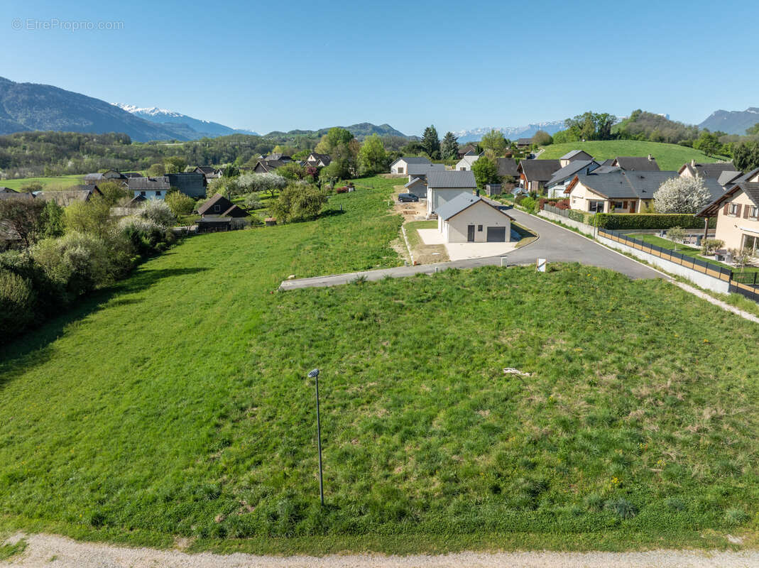 Terrain à CHAMOUSSET