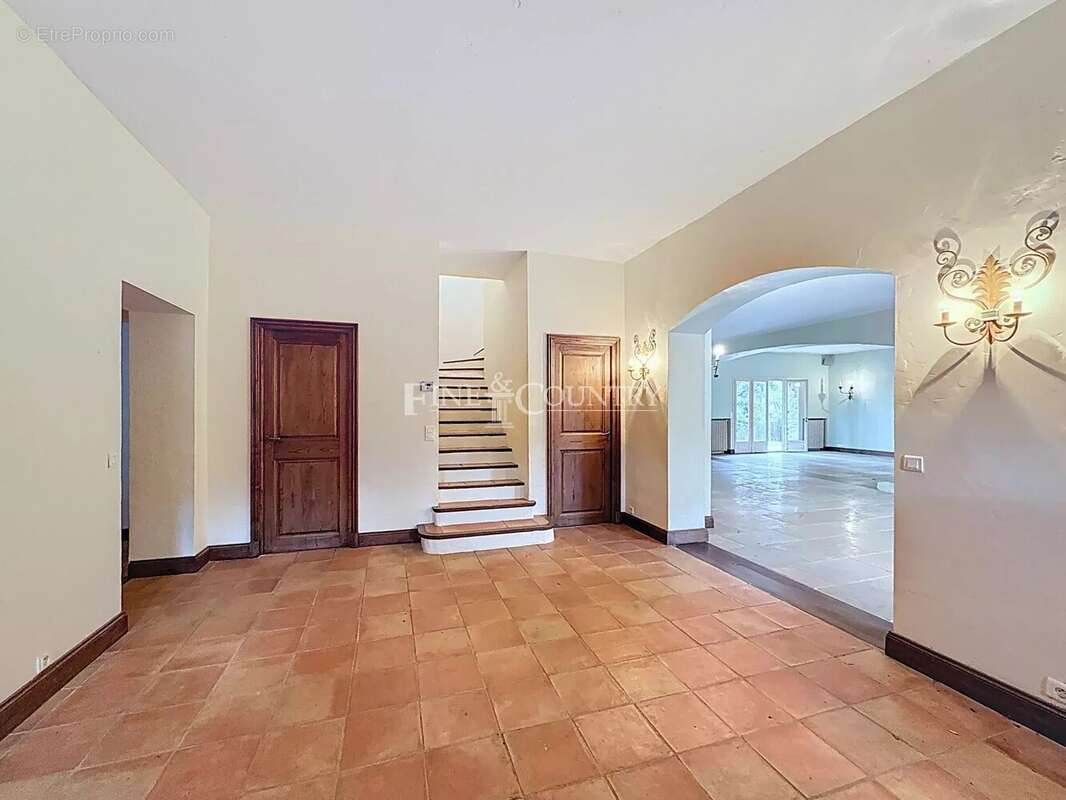 Maison à ROQUEBRUNE-SUR-ARGENS