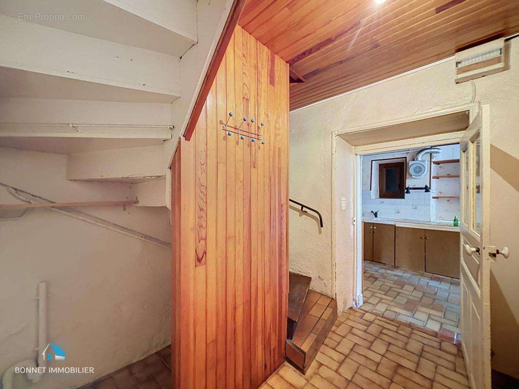 Maison de caractère avec dépendances et fort potentiel - photo 14
