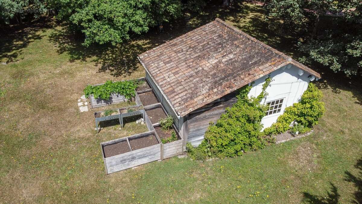 Maison à BARBEZIEUX-SAINT-HILAIRE