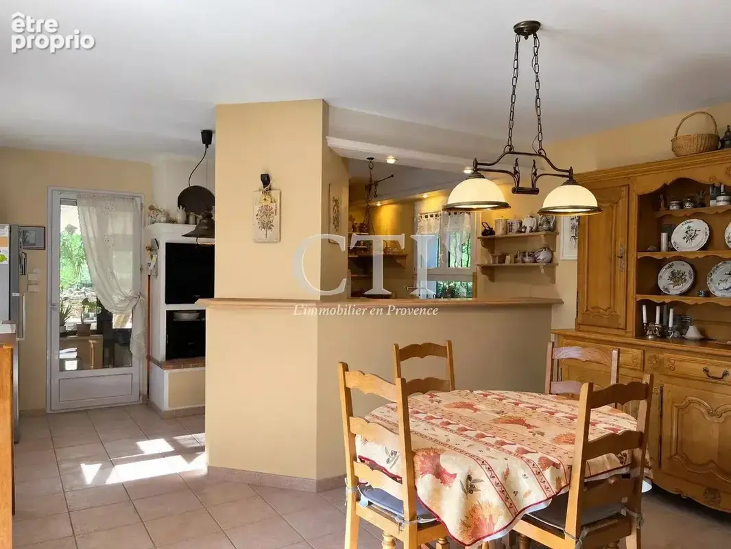 À vendre Villa provençale avec piscine et appartement indépendant - photo 6