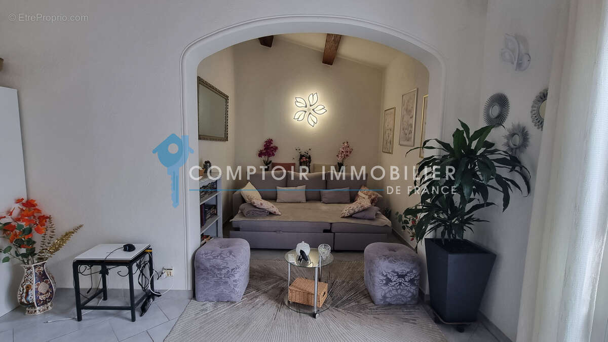 A VENDRE (VAR - 83) - Villa à vendre avec 3 chambres proche du village - photo 4