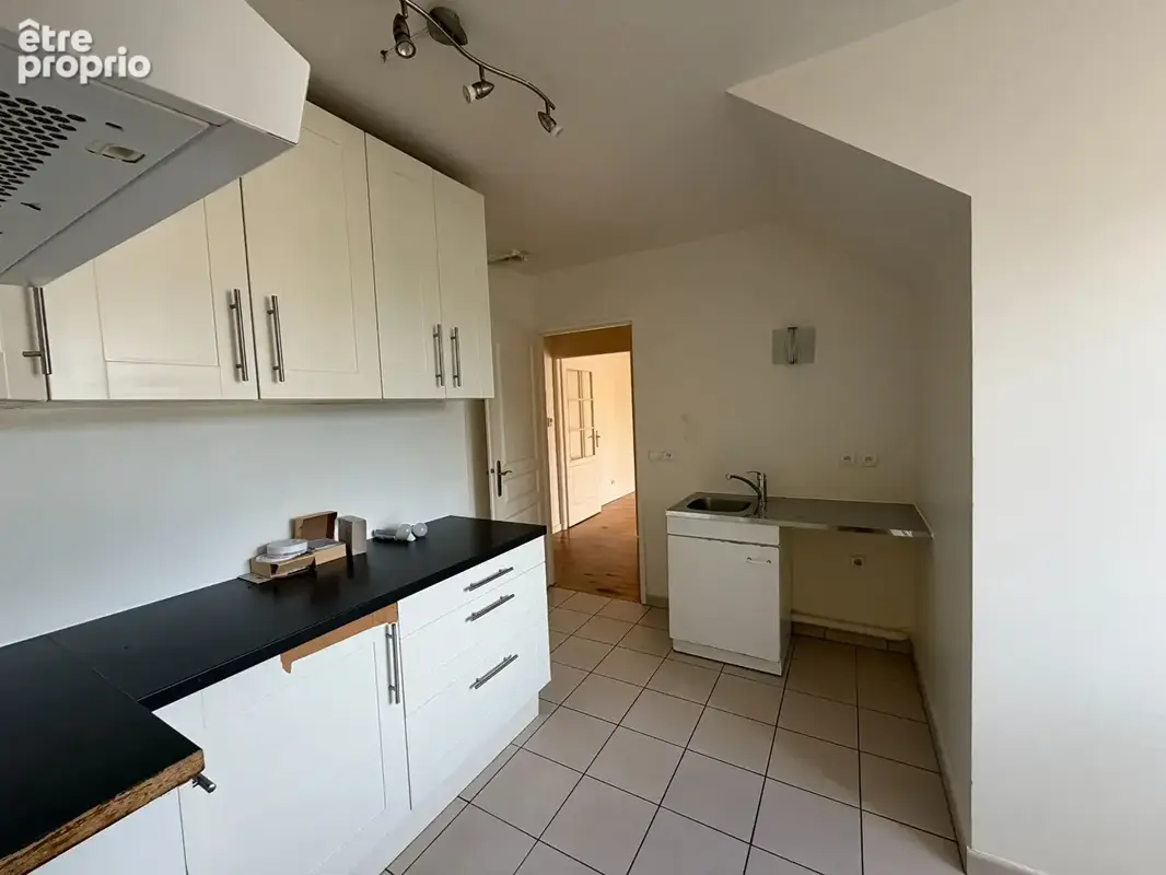 Buc  cerf volant grand f3  dernier etage avec balcon, cave et parkings - photo 5