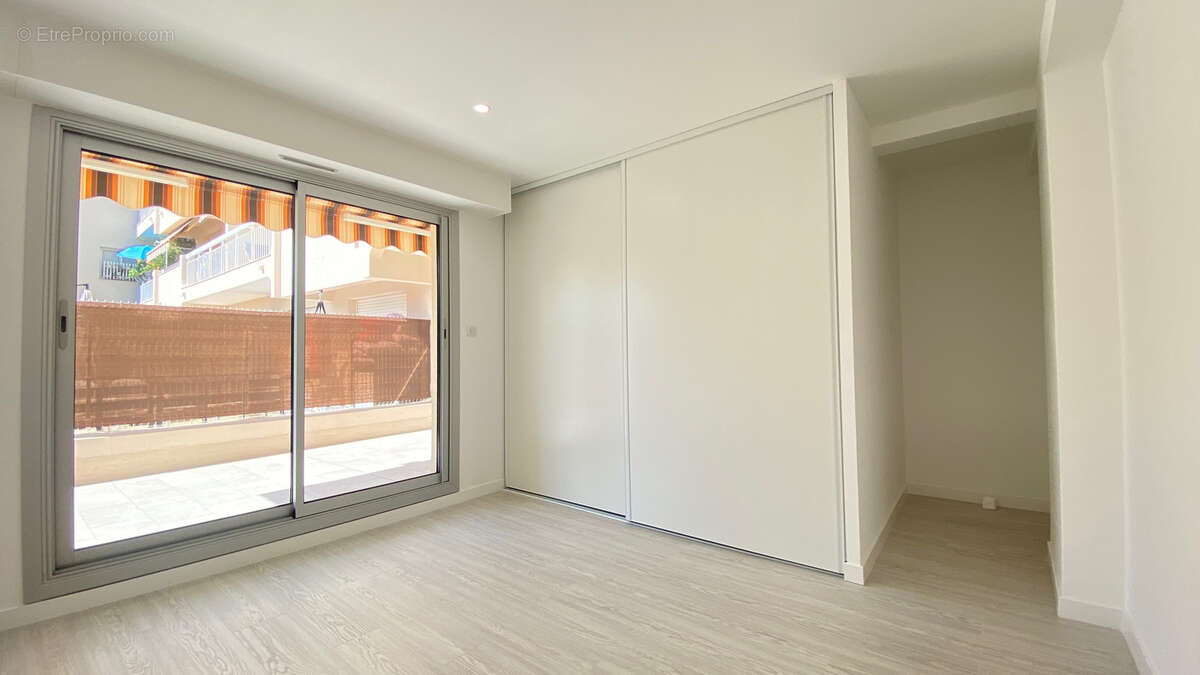 Appartement à VALLAURIS