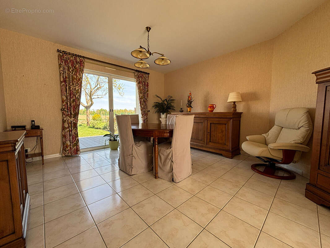 Maison à SAINT-CLEMENT-DES-LEVEES