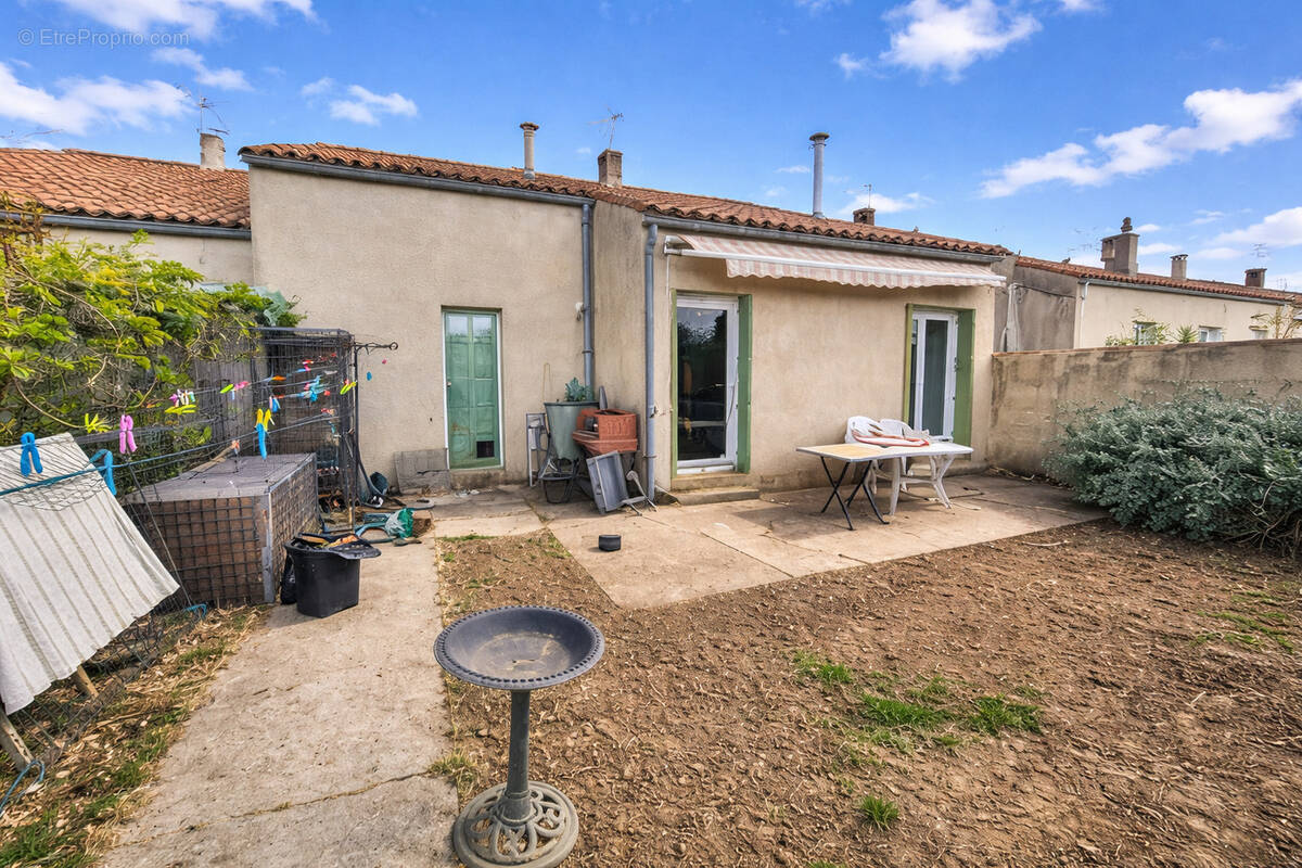 Maison à AZILLE